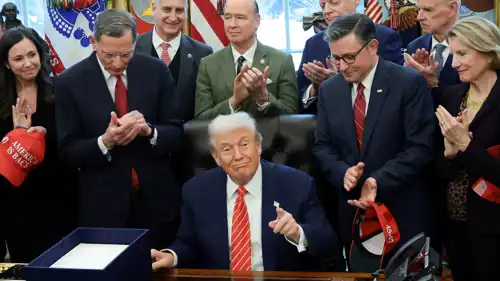 دونالد ترامب في مكتبه بالبيت الأبيض