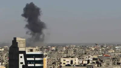 غارة إسرائيلية على غزة في وقت سابق