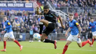 أمين عدلي في مباراة باير ليفركوزن وهولشتاين كيل