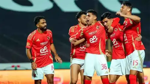 أشرف داري مع لاعبي الأهلي