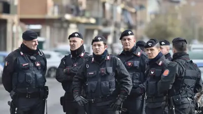 عناصر من الشرطة الإيطالية