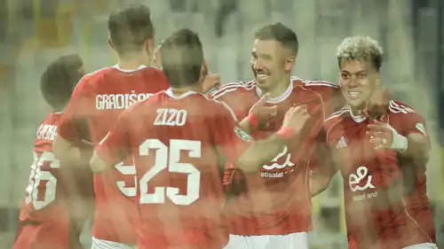 احتفال لاعبو الأهلي بالهدف الثاني في شباك يانغ أفريكانز