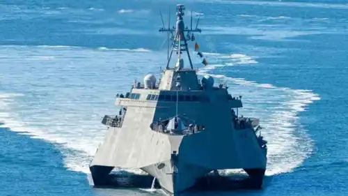 السفينة الحربية الأمريكية يو إس إس أوكلاند