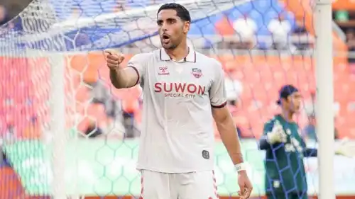 بابلو صباغ لاعب سوون الكوري الجنوبي