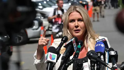 كارولين ليفيت