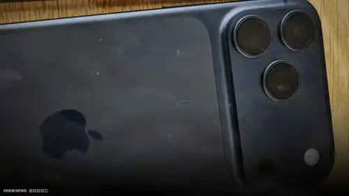 خدوش في آيفون 17