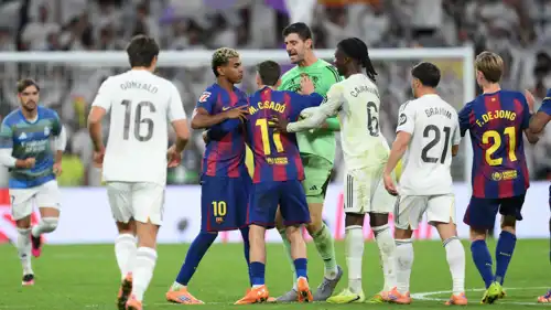 يامال في مباراة ريال مدريد وبرشلونة