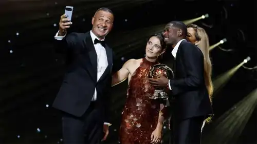 ديمبلي بعد التتويج بالكرة الذهبية