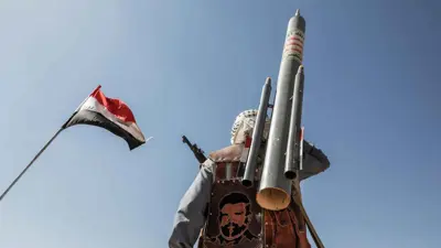 أحد عناصر ميليشيا الحوثي في صنعاء