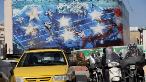 لوحة إعلانية مناهضة لأمريكا في طهران