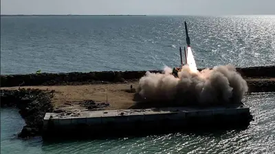 إطلاق صاروخ إيراني خلال مناورة عسكرية