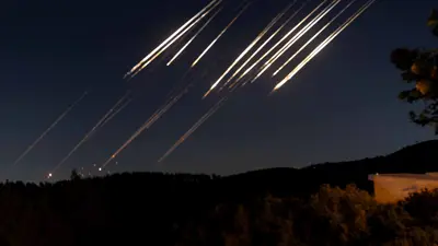 صواريخ إيرانية تسقط على أهداف إسرائيلية 