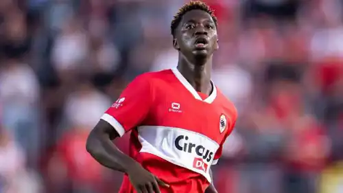 محمدو ديارا لاعب وسط أنتويرب