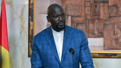 رئيس غينيا مامادي دومبويا 