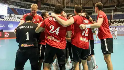 الأهلي يتوج بدوري أبطال أفريقيا لكرة اليد بفوزه على منتدى درب السلطان المغربي