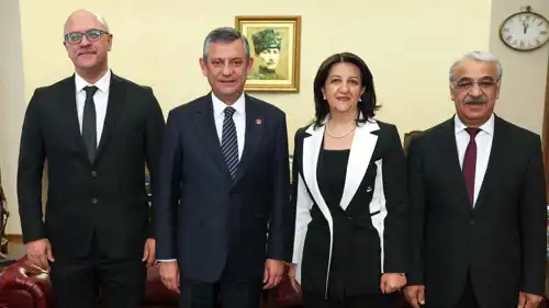 زعيم حزب الشعب الجمهوري مع ممثلي أكراد تركيا