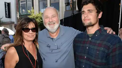 نيك راينر مع والديه 