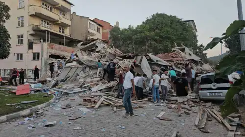 من أضرار زلزال ولاية باليكسير التركية