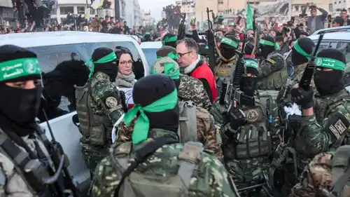 خلال عملية تسليم سابقة للرهائن في غزة