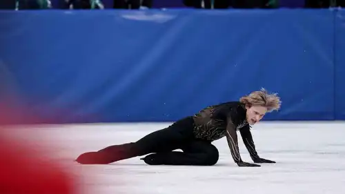 الأمريكي إيليا مالينين خلال سقوطه في الأولمبياد الشتوي