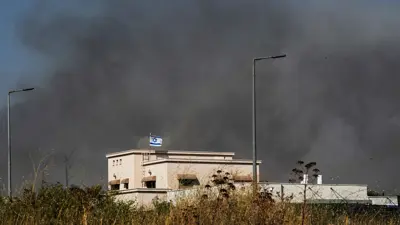 دخان يتصاعد في منقطة قصرين بالجولان جراء هجوم سابق