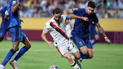 روبن نيفيز في مباراة الهلال ومانشستر سيتي