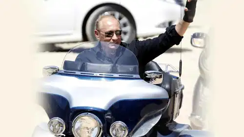 بوتين على دراجة نارية