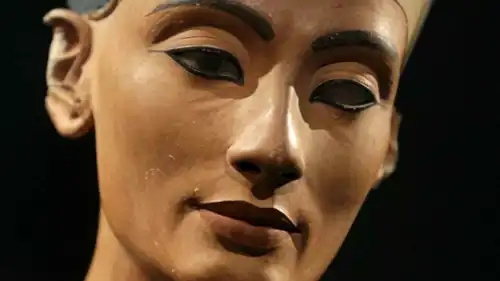 تمثال نفرتيتي 