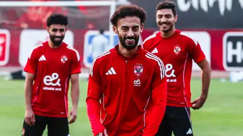أحمد عبد القادر في تدريبات الأهلي المصري