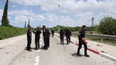 موقع سقوط صاروخ حوثي عند مدخل مطار بن غوريون