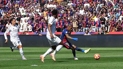 لوكاس فاسكيز في لقطةو الهدف الرابع لبرشلونة