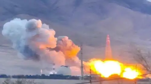 نيران تتصاعد إثر غارة إسرائيلية على مفاعل أراك 