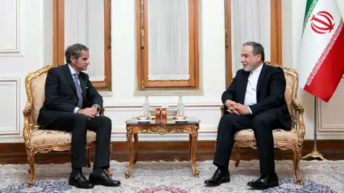 لقاء سابق بين عراقجي وغروسي