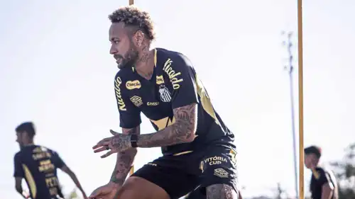 نيمار في تدريبات سانتوس