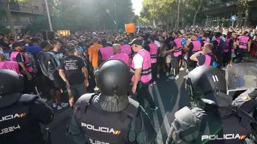 جماهير مارسيليا خارج استاد البرنابيو