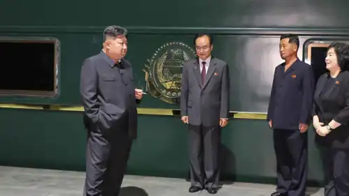 الزعيم الكوري الشمالي يصل إلى بكين 