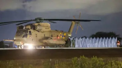 مروحية تحمل المحتجزات الإسرائيليات