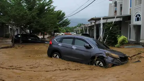 الفيضانات في إندونيسيا