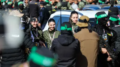 مشهد من صفقة تبادل الرهائن الثانية