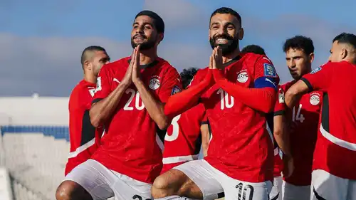 محمد صلاح وإبراهيم عادل يحتفلان بعد التسجيل في جيبوتي