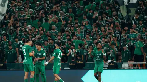 الأهلي السعودي في مباراة نيوم