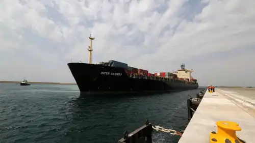 سفينة في ميناء جابهار بإيران