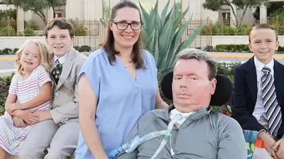 المريض براد سميث مع عائلته