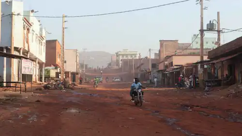 شارع شبه خال في باماكو وسط أزمة تعيشها البلاد