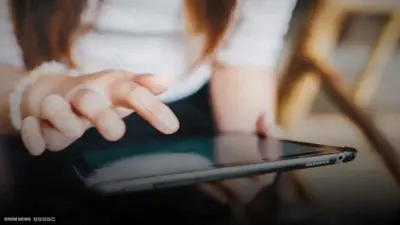 أرادت أن تُبعد أطفالها عن الشاشات.. فانتهى بها الأمر خلف القضبان