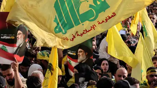 موالون لميليشيا حزب الله في لبنان