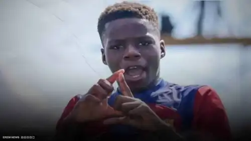 على خطى ميسي.. طفل نيجيري يُشعل أكاديمية برشلونة!