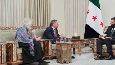 الشرع ملتقيًا ديبرا تايس ونزار زكا