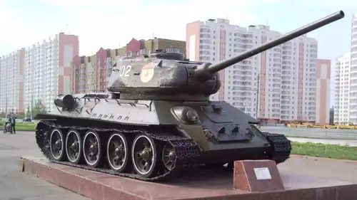 دبابة سوفيتية من طراز T-34