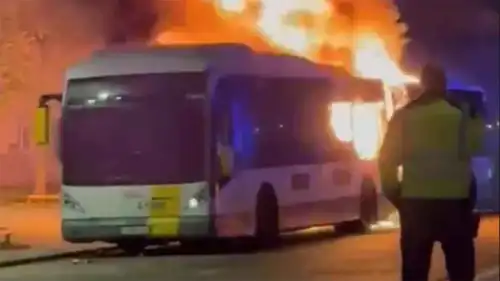 احتراق حافلة لمشعي برشلونة قبل مواجهة كلوب بروغ